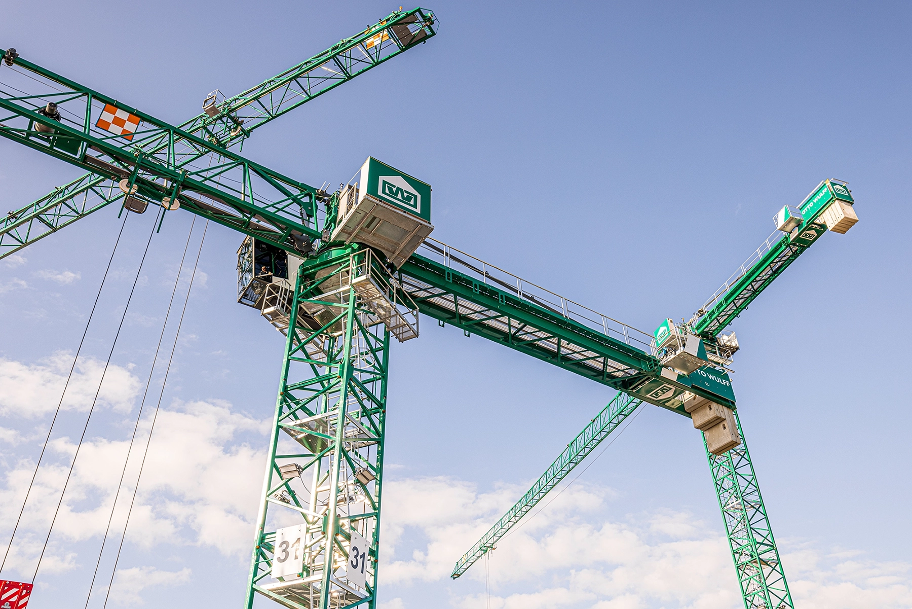 Baustelle mit Kran als Symbol für den Bauträger und die Projektentwicklung